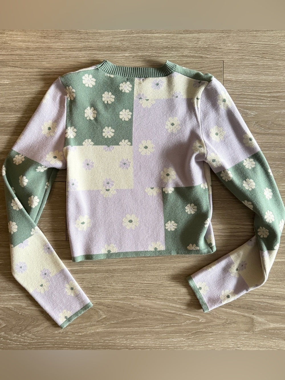 Debut Floral Patchwork Sweater Floral Green, Purple, Cream Womens size Small - Picture 2 of 3